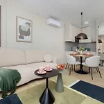 Apartment Hevenia Near In Wit Pool & Parking By Renters Prestige