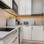 Hevenia Near In Wit Pool & Parking By Renters Prestige Apartment *