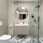 Apartment Hevenia Near In Wit Pool & Parking By Renters Prestige