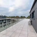 Hevenia Near In Wit Pool & Parking By Renters Prestige