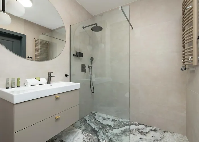 Lägenhet Hevenia Near In Wit Pool & Parking By Renters Prestige