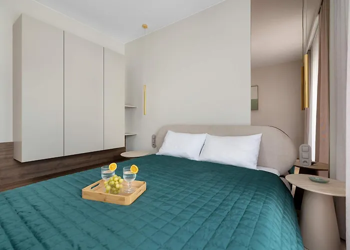 Hevenia Near In Wit Pool & Parking By Renters Prestige Lägenhet *