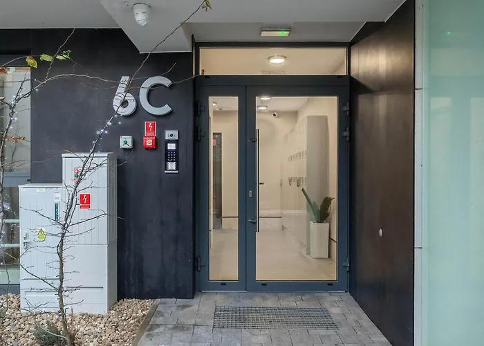 Hevenia Near In Wit Pool & Parking By Renters Prestige